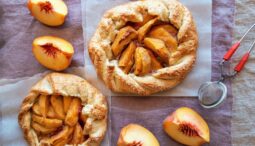 Galette με ροδάκινα