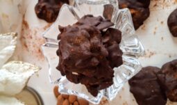 Βραχάκια με αποξηραμένα σύκα και αμύγδαλα