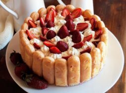 Charlotte cheesecake φράουλας