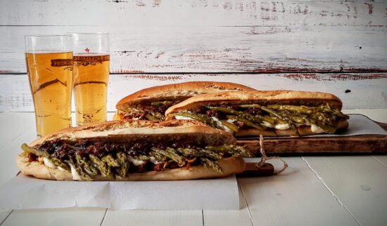 Gourmet hot dog με υλικά από τις " Οι Γουμένισσες "