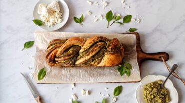 Αλμυρή babka με πέστο βασιλικού και φέτα Οι Γουμένισσες