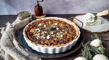 Τάρτα με μανιτάρια, καρύδια και blue cheese