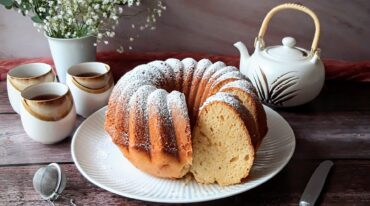 Κέικ βανίλιας με γιαούρτι και ελαιόλαδο