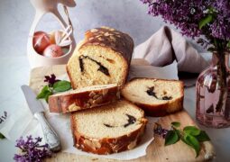 Τσουρέκι φόρμας με σοκολάτα