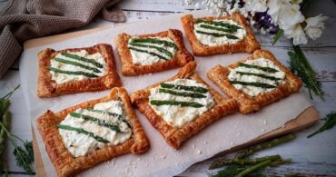 Ταρτίνες με φέτα και σπαράγγια