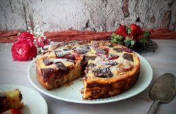 Πατσαβουρόπιτα γλυκιά με φράουλες και σοκολάτα