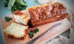 Αλμυρό κέικ με κολοκυθάκια και προσούτο