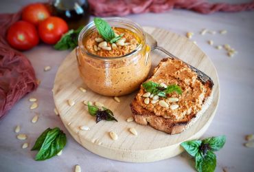 Πέστο λιαστής ντομάτας με παρμεζάνα