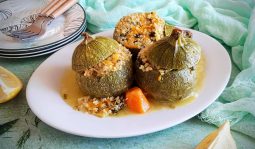 Στρογγυλά κολοκυθάκια γεμιστά με κινόα