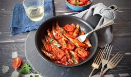 Γαύρος με ντομάτα στο τηγάνι