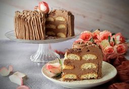 Εύκολη τούρτα με μους σοκολάτας γάλακτος