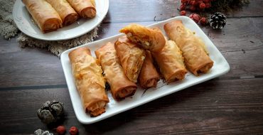 Μπουρεκάκια με κίτρινη κολοκύθα και γραβιέρα