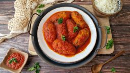 Σουτζουκάκια με κιμά κοτόπουλου και ρύζι Basmati