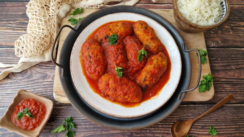 Σουτζουκάκια με κιμά κοτόπουλου και ρύζι Basmati