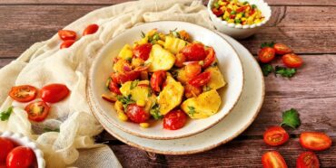 Πατατοσαλάτα με ανάμεικτα λαχανικά και ντοματίνια