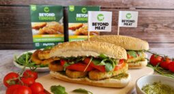 Εύκολο vegan σάντουιτς με φυτικό κοτόπουλο πανέ beyond tenderς