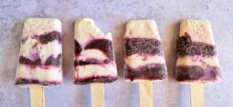 Παγωτό ξυλάκι frozen yogurt blueberry
