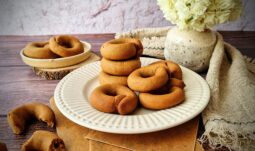 Μουστοκούλουρα με πετιμέζι