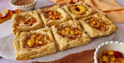 Μίνι τάρτες σφολιάτας με νεκταρίνια