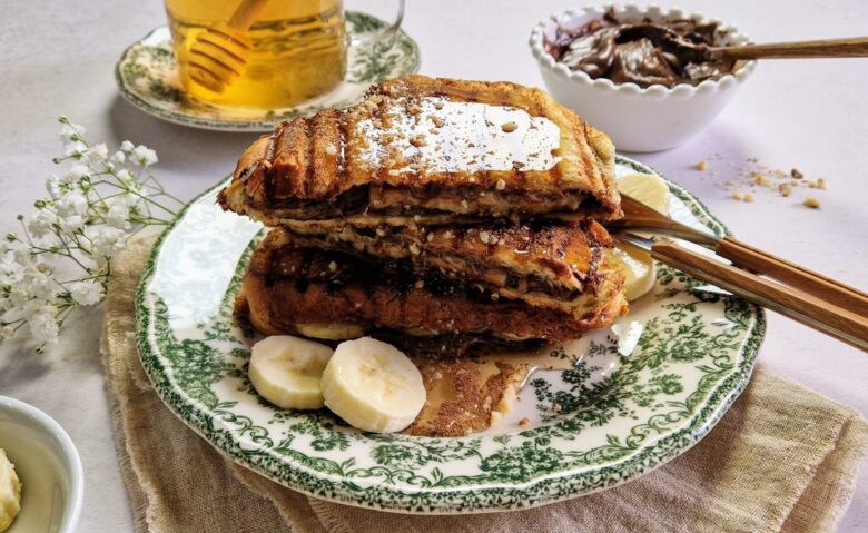 Γλυκό τοστ με τσουρέκι, μπανάνες και πραλίνα φουντουκιού