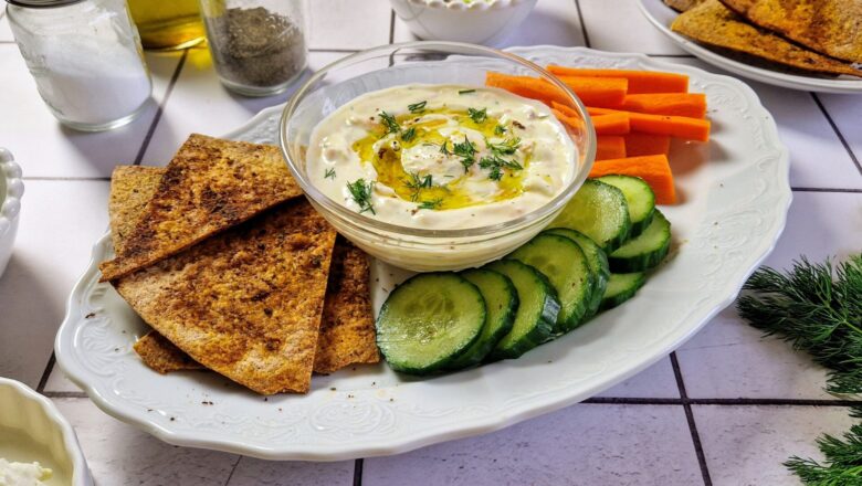 Ντιπ γιαουρτιού με φέτα και καρότο