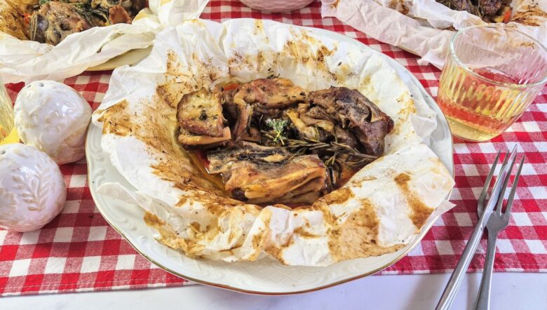 Αρνί κλέφτικο στη λαδόκολλα