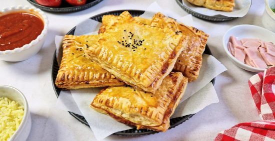 Ατομικές μίνι σκεπαστές πίτσες με σφολιάτα ΧΡΥΣΗ ΖΥΜΗ