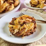 Ρολάκια με μήλα και αμυγδαλοβούτυρο