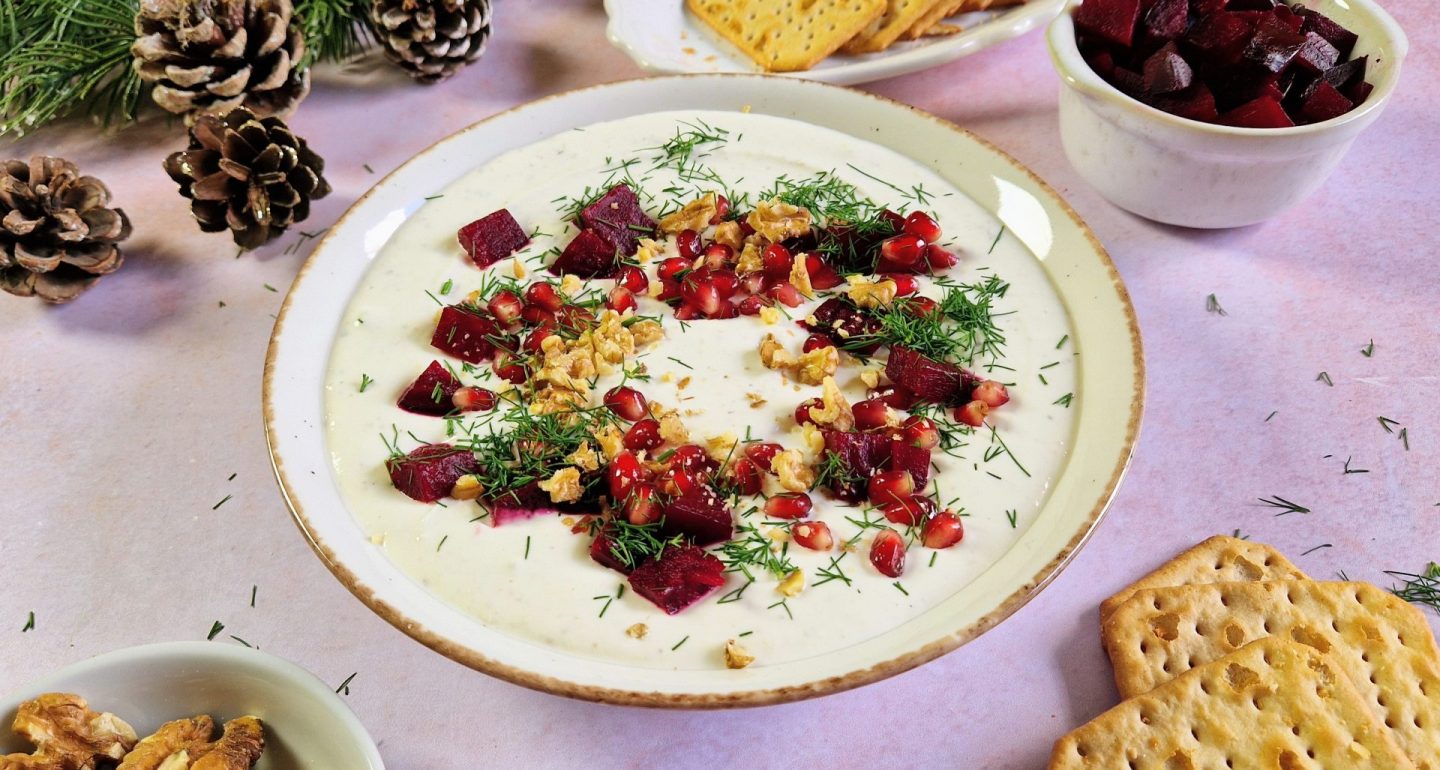 Ντιπ γιαουρτιού με φέτα, παντζάρι και καρύδια