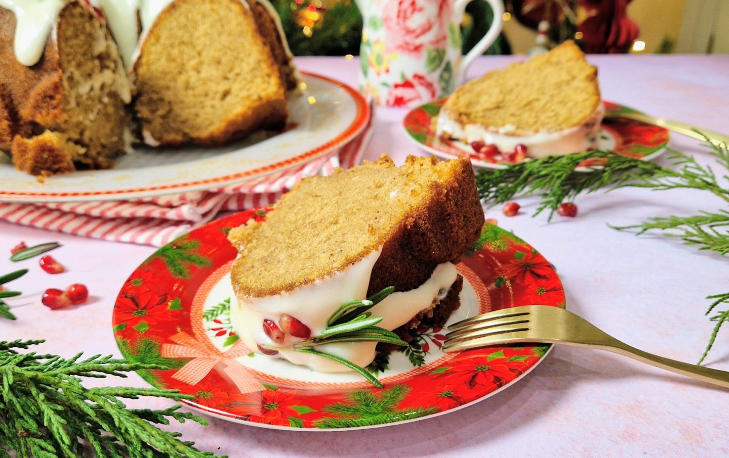 Κέικ gingerbread με γλάσο τυριού