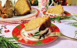 Κέικ gingerbread με γλάσο τυριού