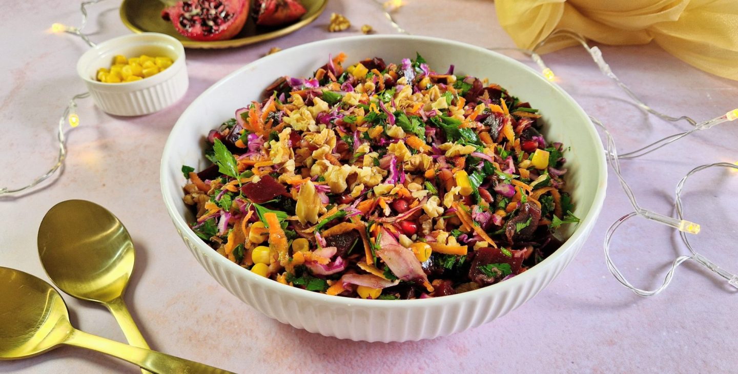 Γιορτινή σαλάτα με κόκκινο λάχανο, παντζάρια και ρόδι 1 Γιορτινή σαλάτα με κόκκινο λάχανο, παντζάρια και ρόδι