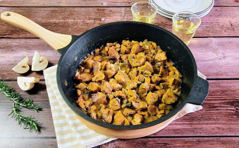 Χοιρινή τηγανιά με μανιτάρια