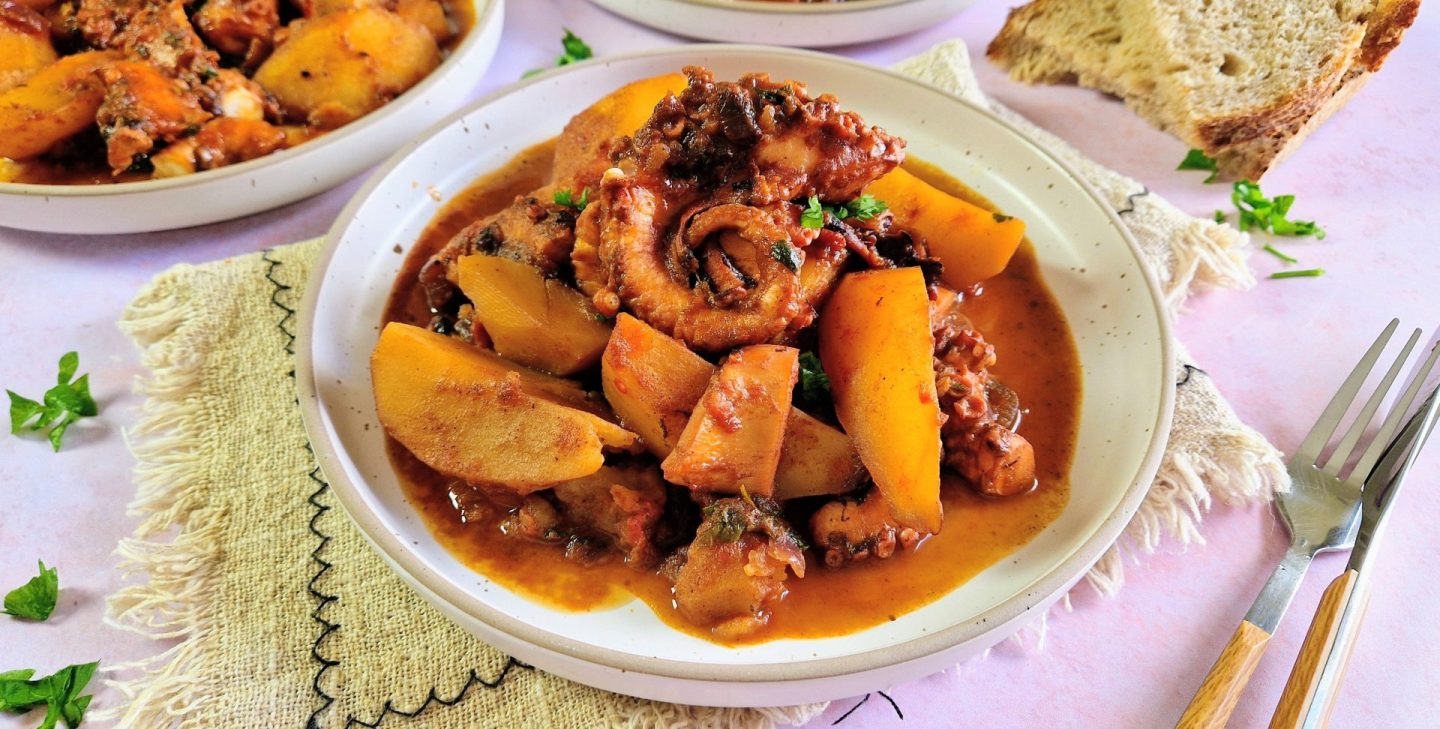 Χταπόδι με πατάτες και καρότα στην κατσαρόλα