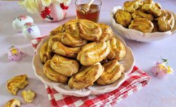 Πασχαλινά κουλουράκια με μέλι και μαστίχα