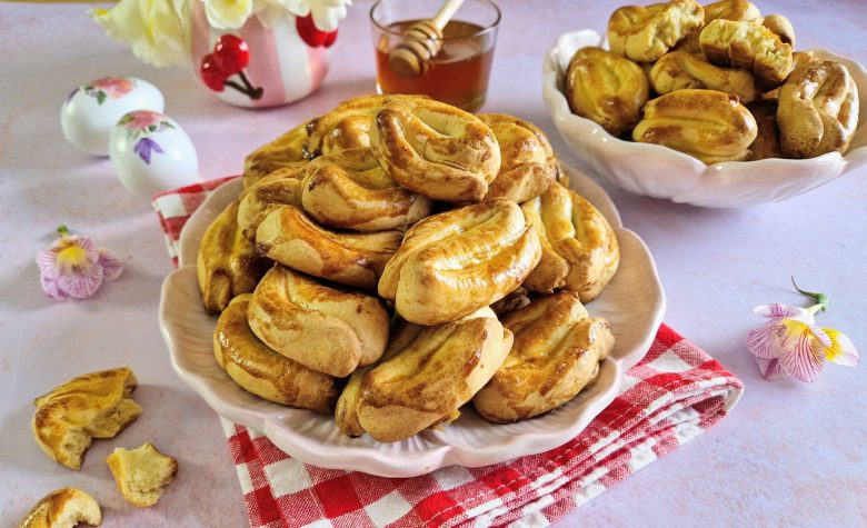 Πασχαλινά κουλουράκια με μέλι και μαστίχα