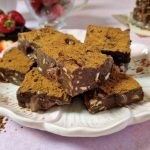 Fudge σοκολάτας με φράουλες