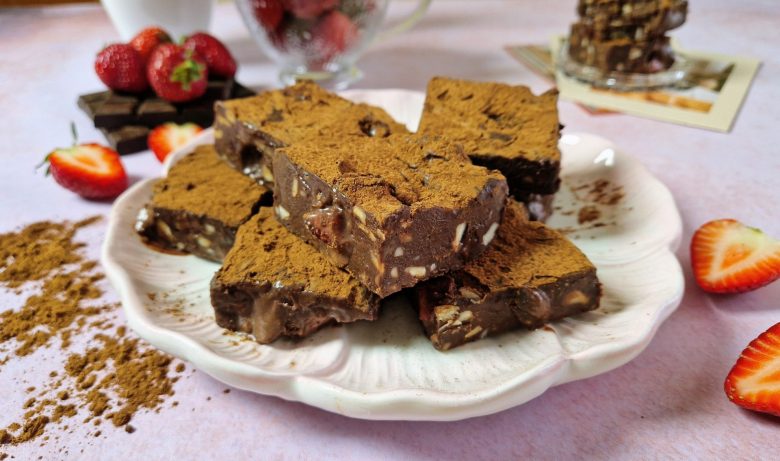 Fudge σοκολάτας με φράουλες