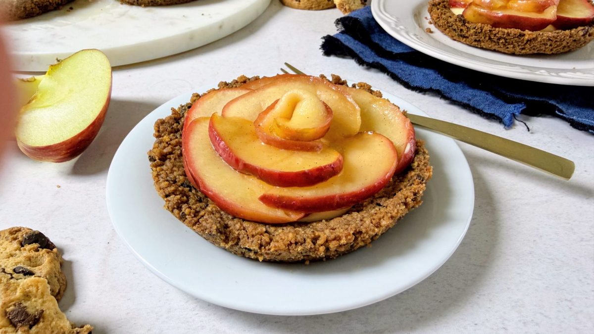 Ατομικές τάρτες μήλου με βάση από μπισκότα American Cookieς Δερμίση